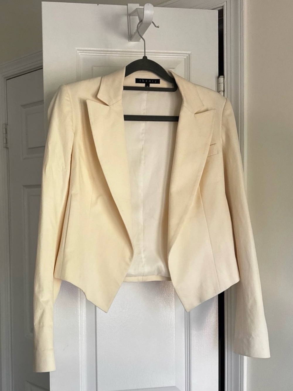 Theory Cropped Ivory Blazer Size 00 Tailored Minimalist Jacket